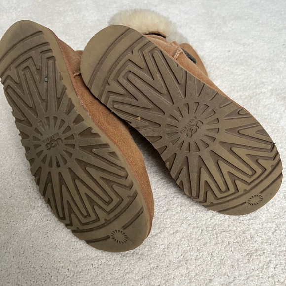 Gently worn uggs - Picture 2 of 4